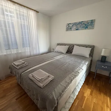 Santorini-novi Sad Vilă Rakovac