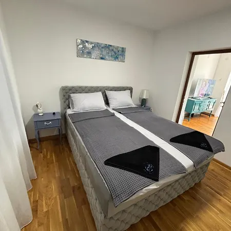 Santorini-novi Sad Vilă