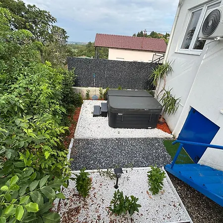 Vilă Santorini-novi Sad Rakovac